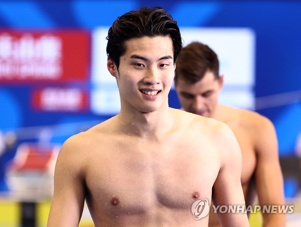 황선우, 자유형100ｍ 48초20·공동 12위 예선 통과…오후 준결승(종합)