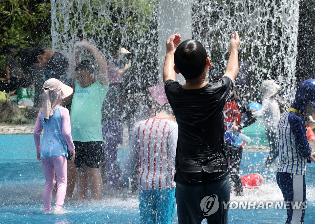 내일도 푹푹 찌는 무더위…최고 체감온도 35도 안팎