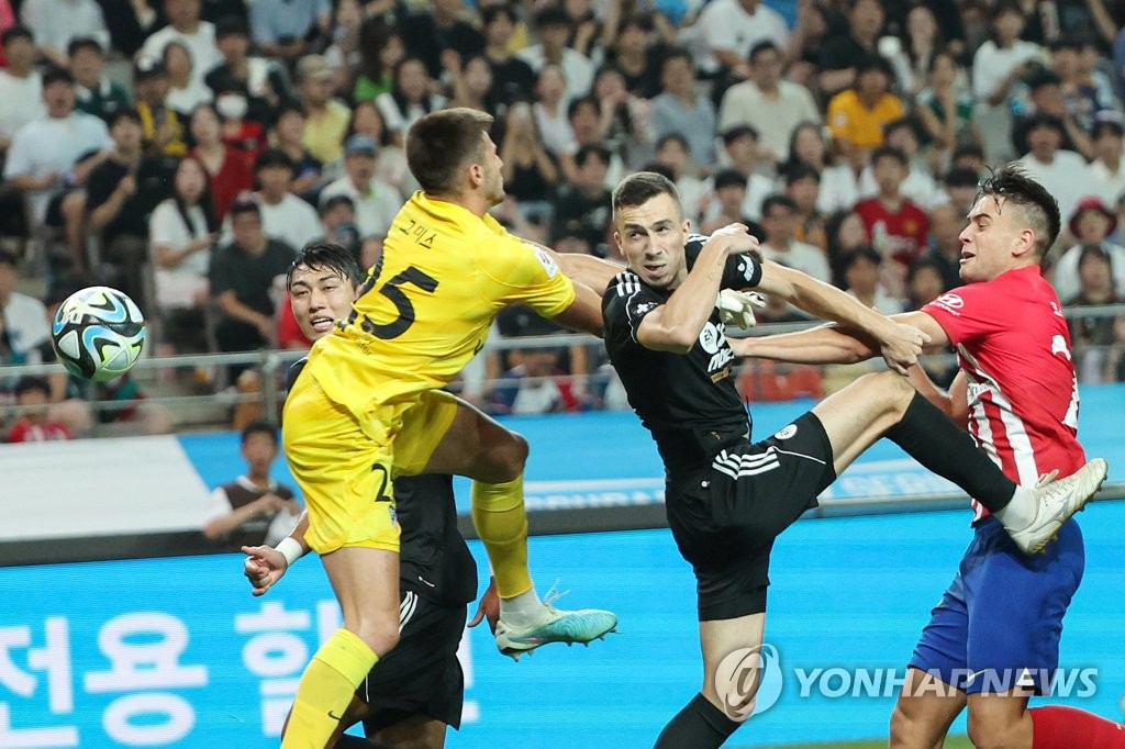 '한여름 밤의 축구 쇼'…팀 K리그, A.마드리드에 3-2 역전승(종합)