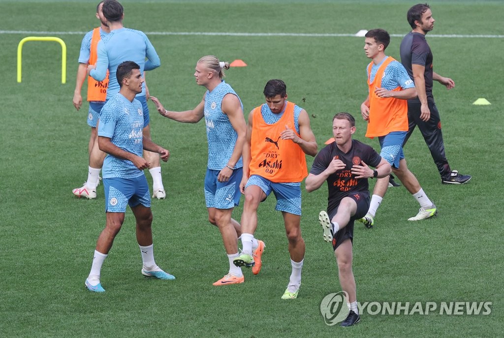 '무더위쯤이야!'…맨시티, 한국 팬 앞에서 즐거운 오픈 트레이닝(종합)