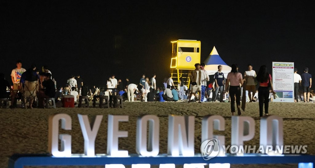 폭염에 전국 '펄펄'…온열질환 추정 사망 12명·익사 5명(종합)