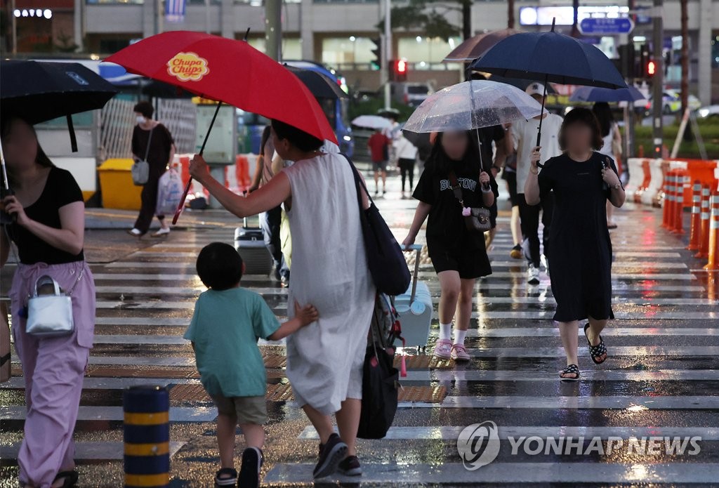 서울 폭염경보 속 게릴라성 폭우…1호선 한때 중단(종합2보)