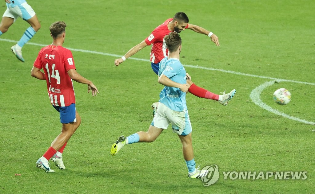 폭우도 뚫어낸 고품격 축구…AT마드리드, 맨시티에 2-1 승리