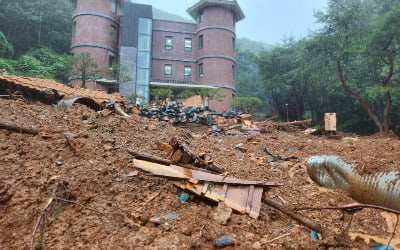 논산시립납골당 산사태로 방문객 4명 매몰…2명 사망