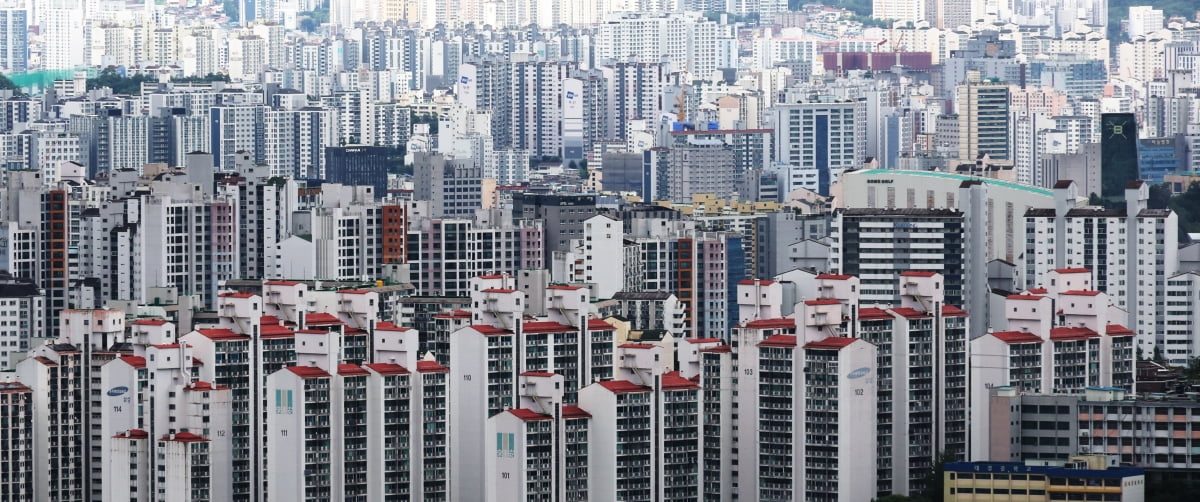 지난 23일 서울 남산에서 내려다 본 서울 도심 아파트. 사진=연합뉴스