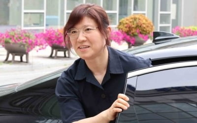 장미란 차관, 세종청사 첫 출근…"염려해주신 만큼 부응하겠다"