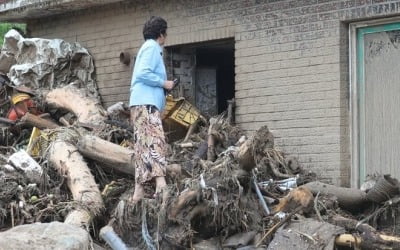 가족 앞에서 물길 휩싸여…부녀·태국인 사망 등 안타까운 사연