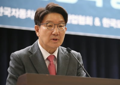 권성동 "野 국회의원, 해산물 아예 안 먹겠다 선언하라"