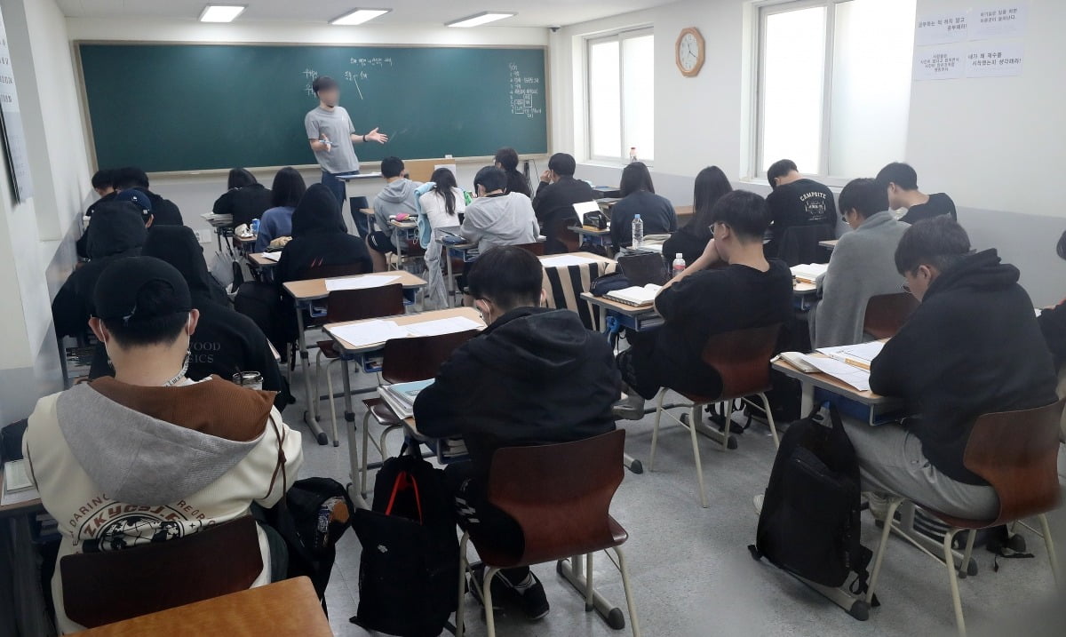 서울시내 한 학원에서 수험생들이 수업을 듣고 있다. 사진=뉴스1