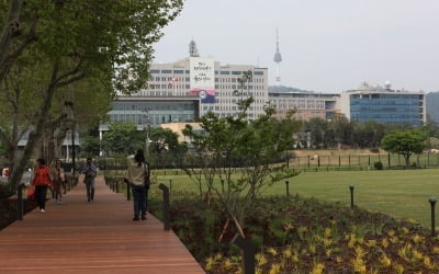 대통령실 로고 박힌 스카프, 용산어린이정원에서 판매된다