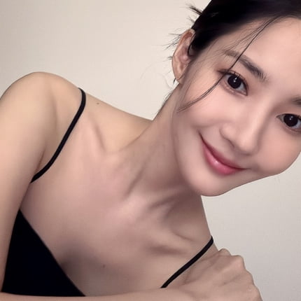 Park Min-young, “Please wait” emoticon