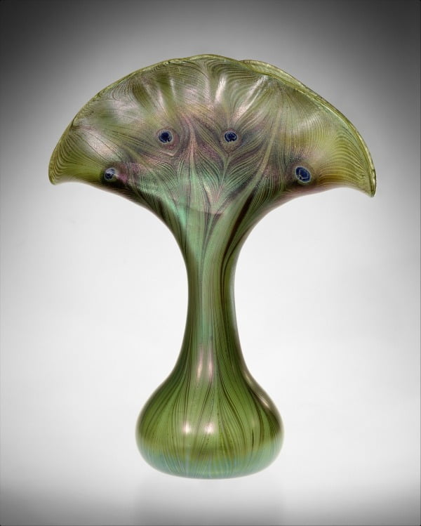 화병 Vase. Favrile glass, 1893–96, 디자인: 루이스 컴포트 티파니, 제조: Tiffany Glass & Decorating Co., 메트로폴리탄 뮤지엄 소장