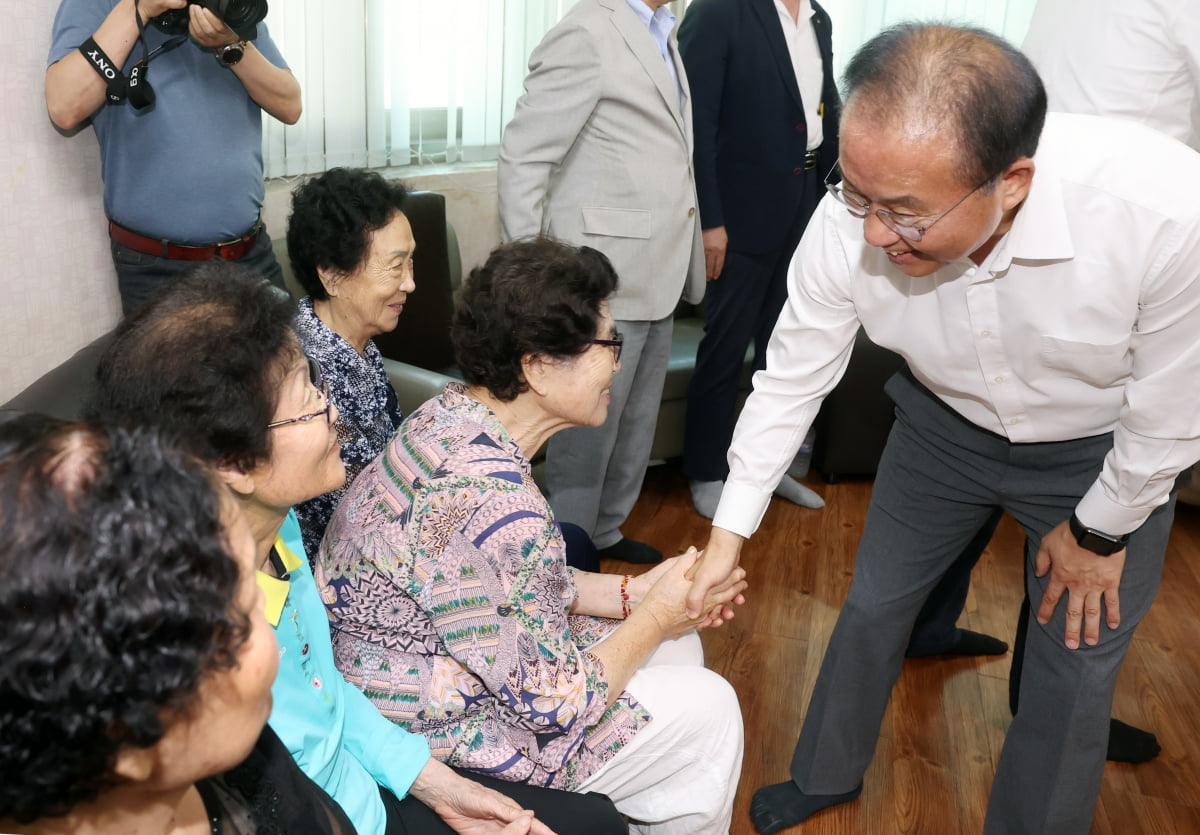 전국 경로당에 냉방비 10만원씩 드려요