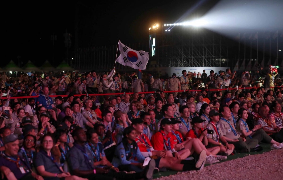 2일 전북 무안군 새만금 야영지에서 열린 '제25회 세계스카우트 잼버리' 개영식에 많은 스카우트 대원들이 참석해 있다./김범준 기자