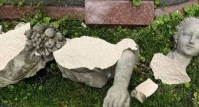 '인증샷'이 뭐길래…150년 된 조각상 박살 낸 독일 관광객들