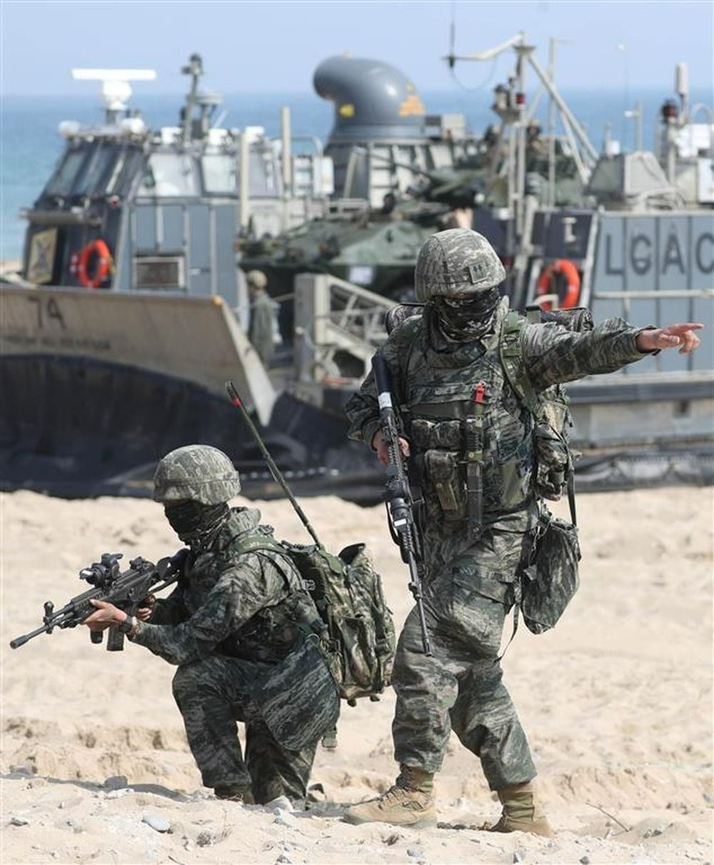 한미 해군·해병대 장병이 지난 3월 경북 포항에서 합동훈련을 실시하는 모습. 연합뉴스