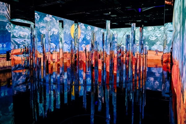몰입형 쇼 반 고흐 뉴욕 2021년 사진 Wikimedia