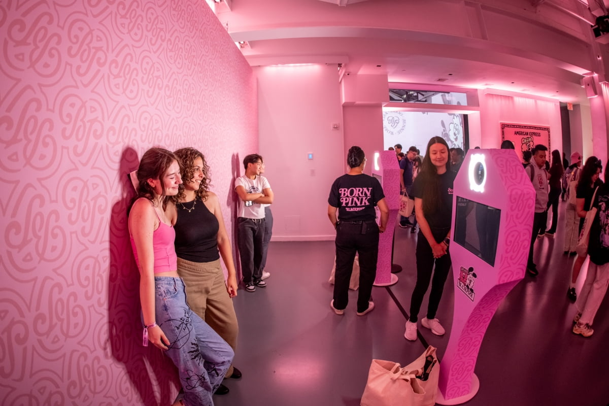 Blackpink pop-up store is popular in the US