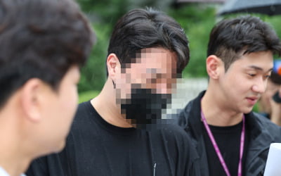 20대女 뇌사 빠뜨린 롤스로이스男 구속심사…법정 지각 출석