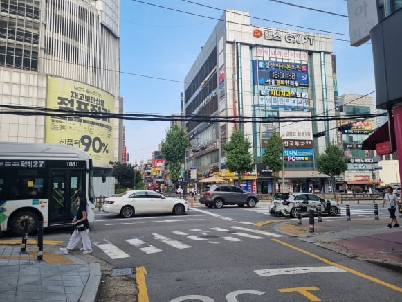 광명12구역에서 바라본 광명중심상업지역. / 박진우 기자