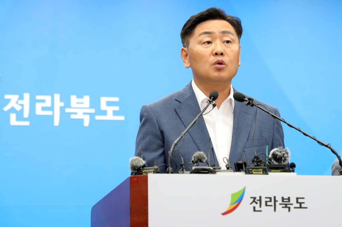 김관영 전북도지사가 지난 14일 전북 전주시 전북도청 브리핑룸에서 새만금 세계스카우트잼버리 파행과 관련한 기자회견을 하고 있다. /사진=뉴스1