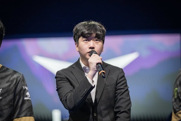 질문에 답하는 고동빈 젠지 e스포츠 감독(제공=LCK)