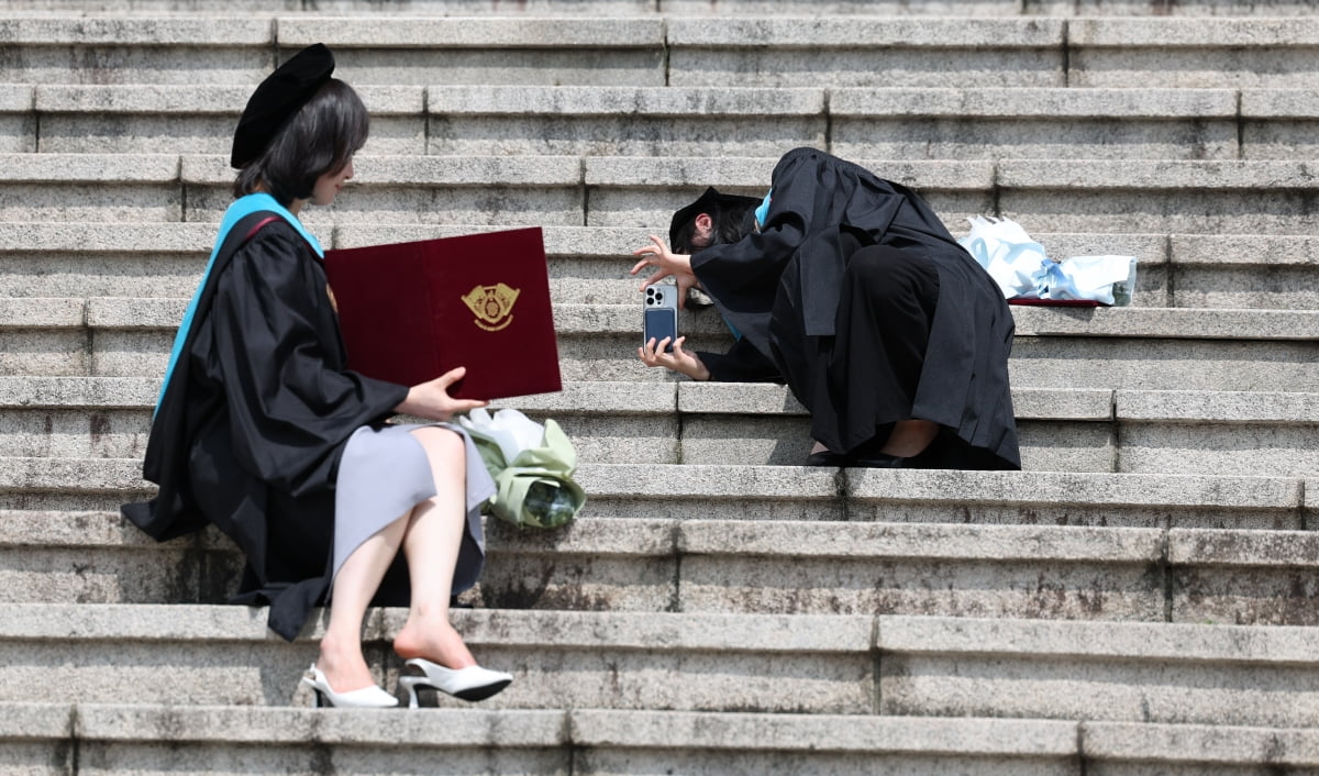 [포토] 사랑하는 사람들과 함께 하는 졸업식 