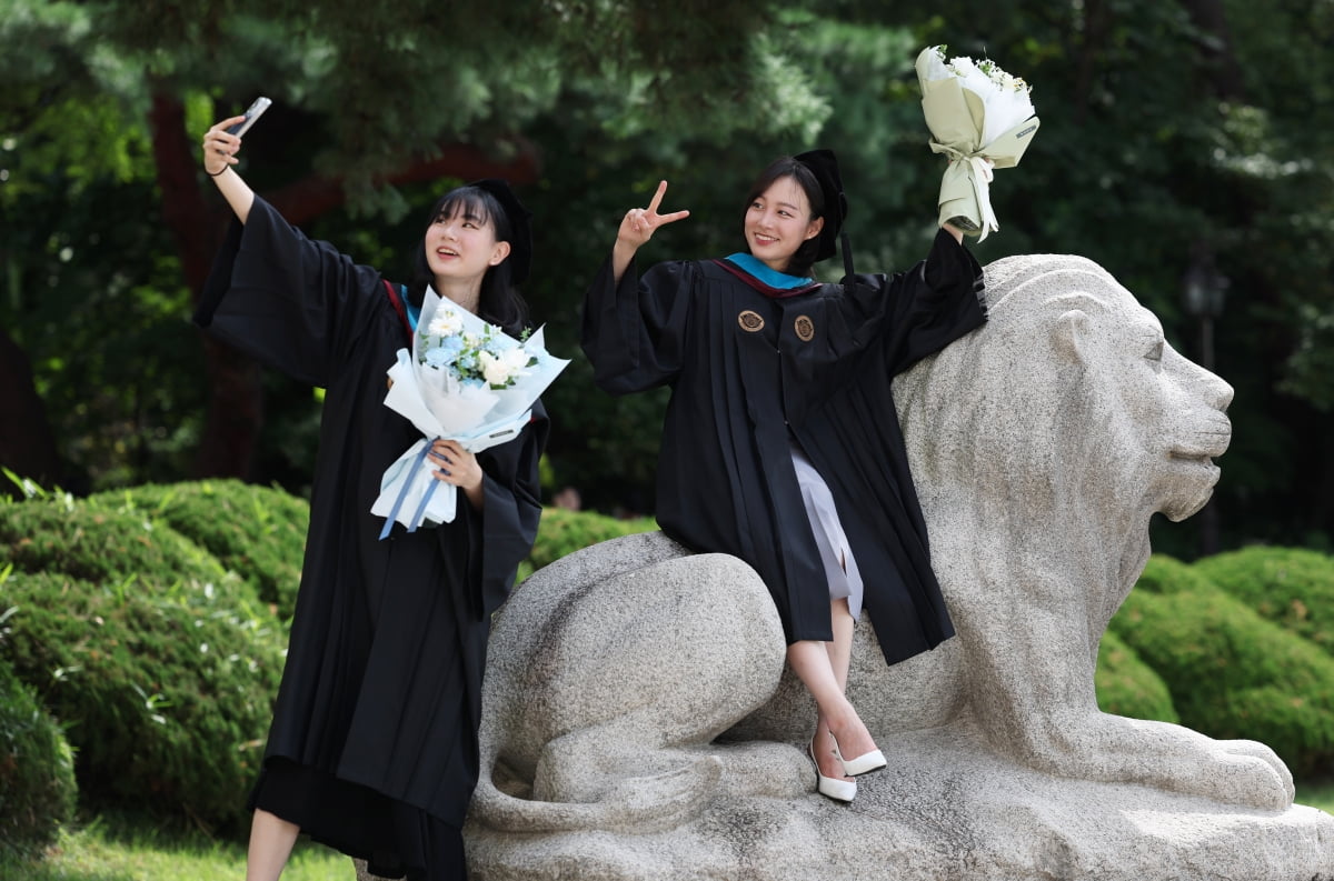 [포토] 사랑하는 사람들과 함께 하는 졸업식 