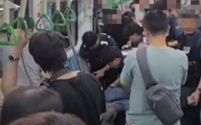이번엔 지하철 2호선…쇠붙이 든 50대 男 난동에 '공포'