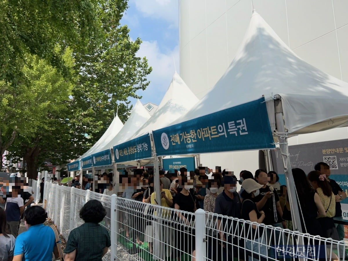 대전광역시 서구 탄방동  '둔산자이아이파크' 모델하우스에 예비 청약자들이 찾았다. 사진=이현주 기자 