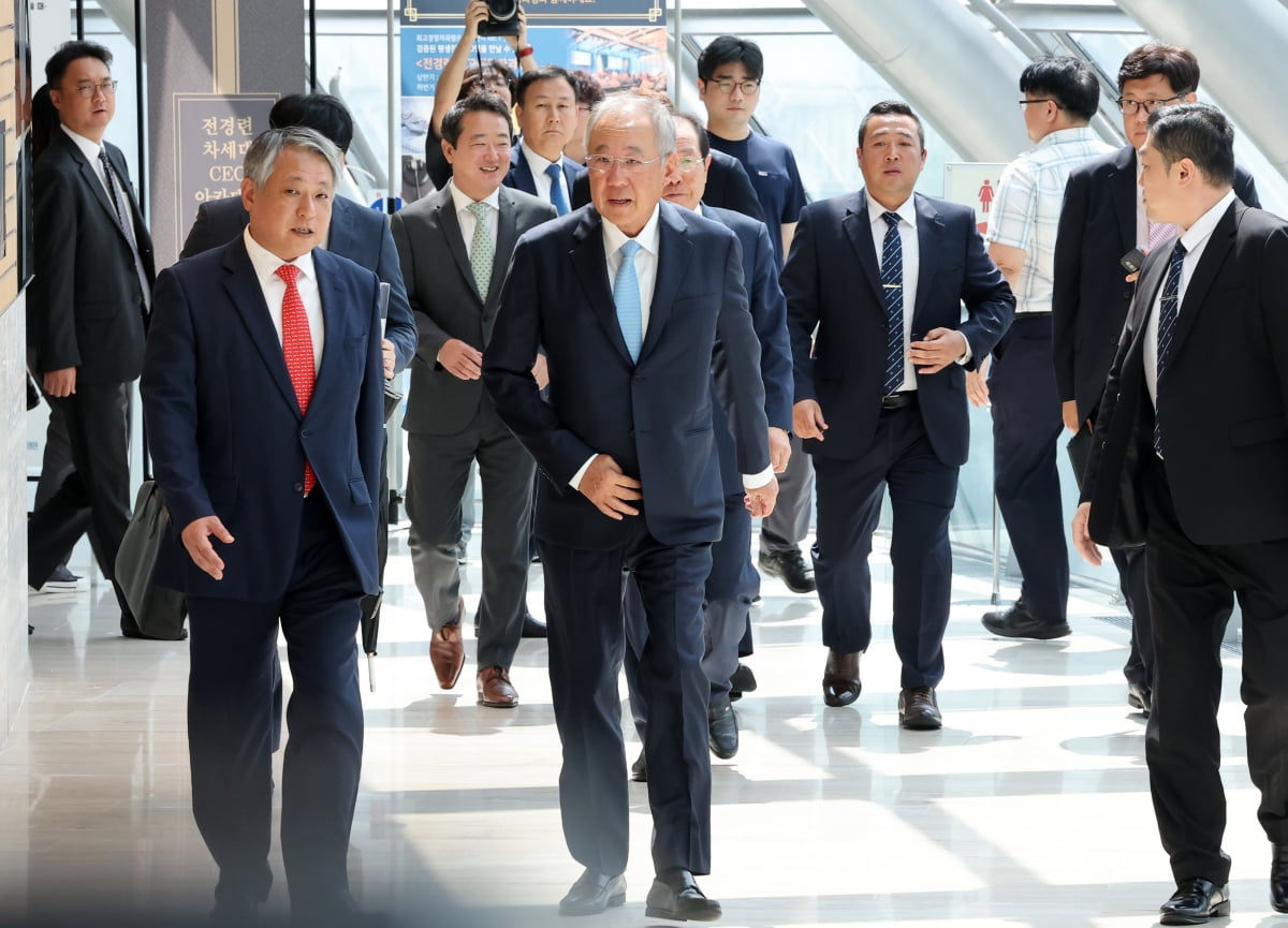 [포토] 한경협 신임 회장에 류진 풍산그룹 회장 선임