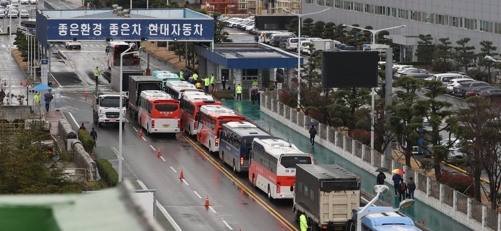 현대차 공장 통근버스.  /사진=연합뉴스