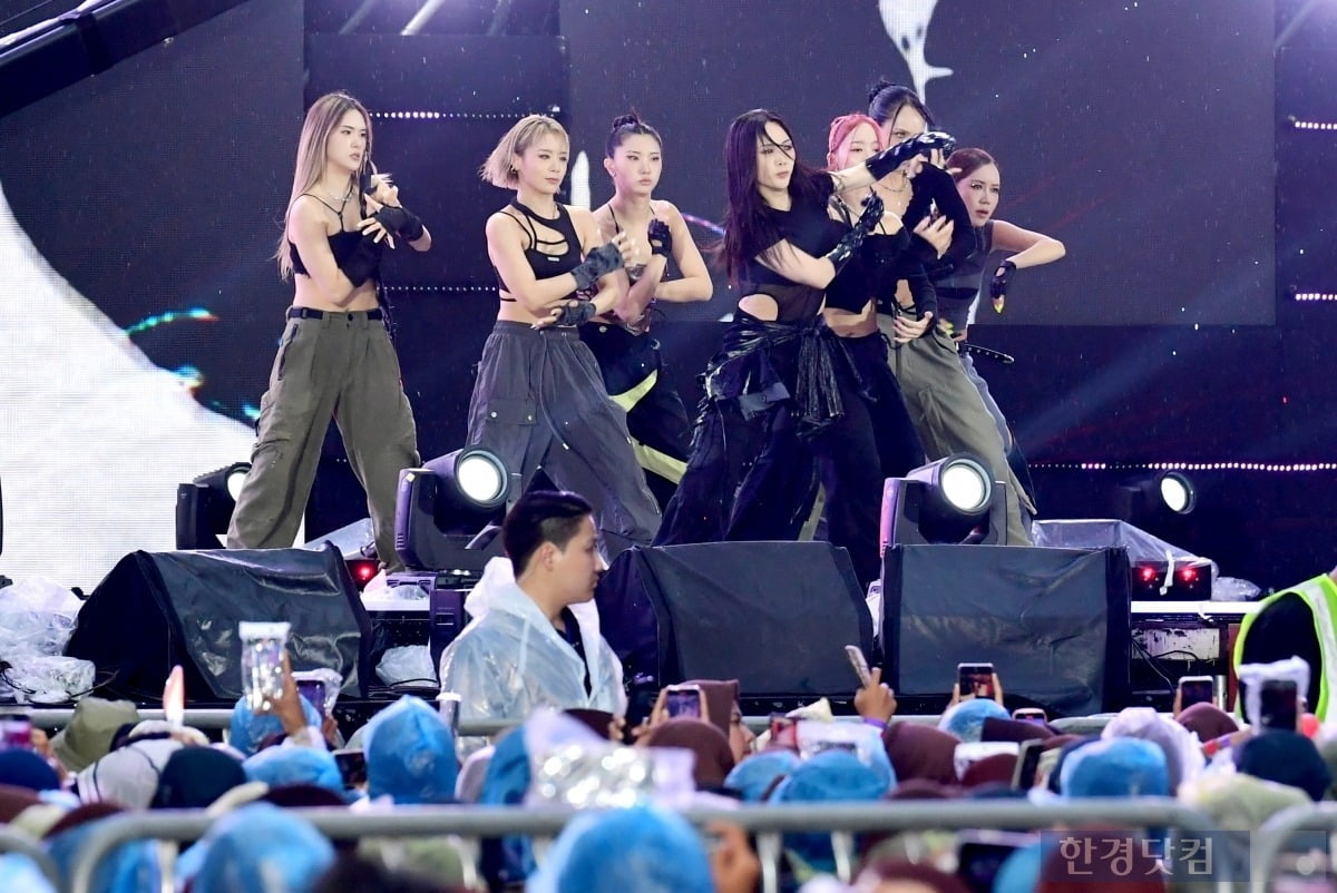 11일 댄스 크루 홀리뱅이 '잼버리 K팝 콘서트'에서 공연하고 있다. /사진=한국온라인사진기자협회 공동취재단
