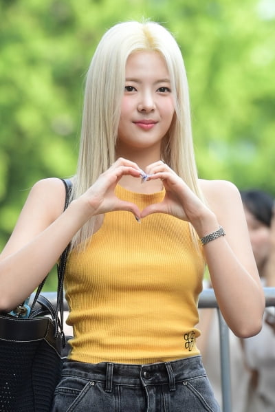 [포토] ITZY 리아, '예쁘게 하트~'