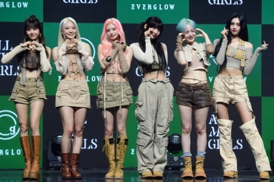 [포토] 에버글로우, '팬들에게 보내는 하트~'