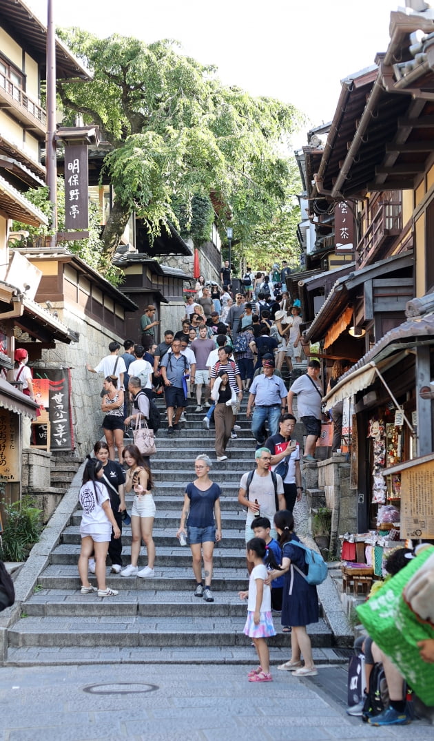 기요미즈테라 주변 니넨자카와 산넨자카 산보  / JAPAN NOW