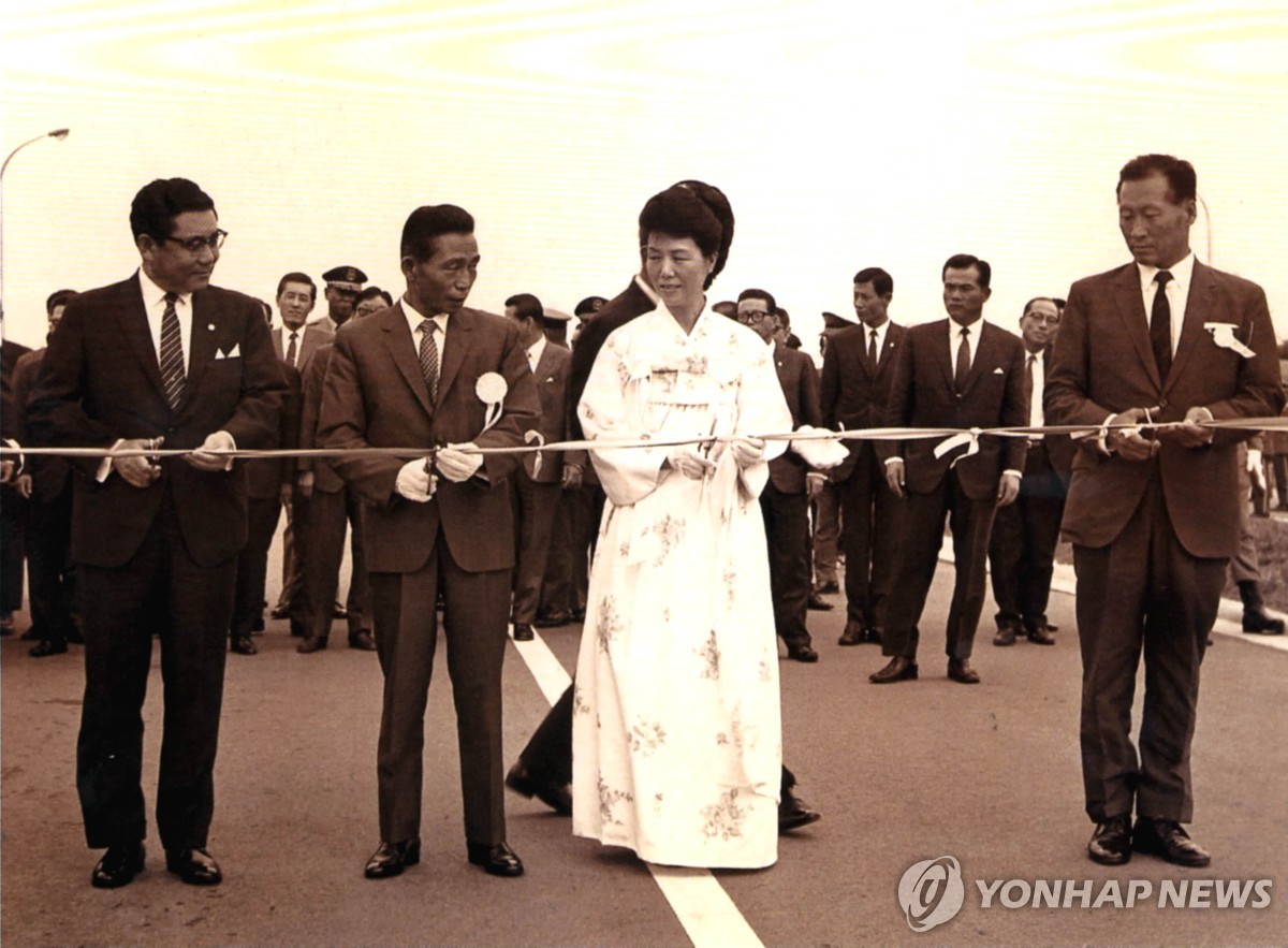 [삶] 박찬종 "경상ㆍ전라도는 한국정치 낙후요인…창피하고 부끄럽다"