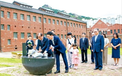 [포토] 서대문형무소 찾은 박민식, 독립유공자 후손들과 참배