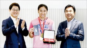 삼성생명, 세계 1위 안세영 선수 격려