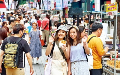 [포토] 유커가 돌아왔다…북적이는 명동거리