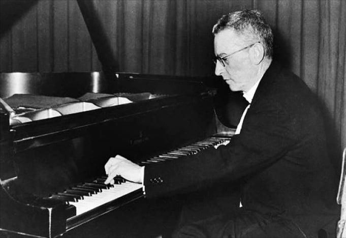 1차 대전 때 오른팔을 잃고 포로수용소에서 나무판자로 연습한 ‘왼손 피아니스트’ 파울 비트겐슈타인 