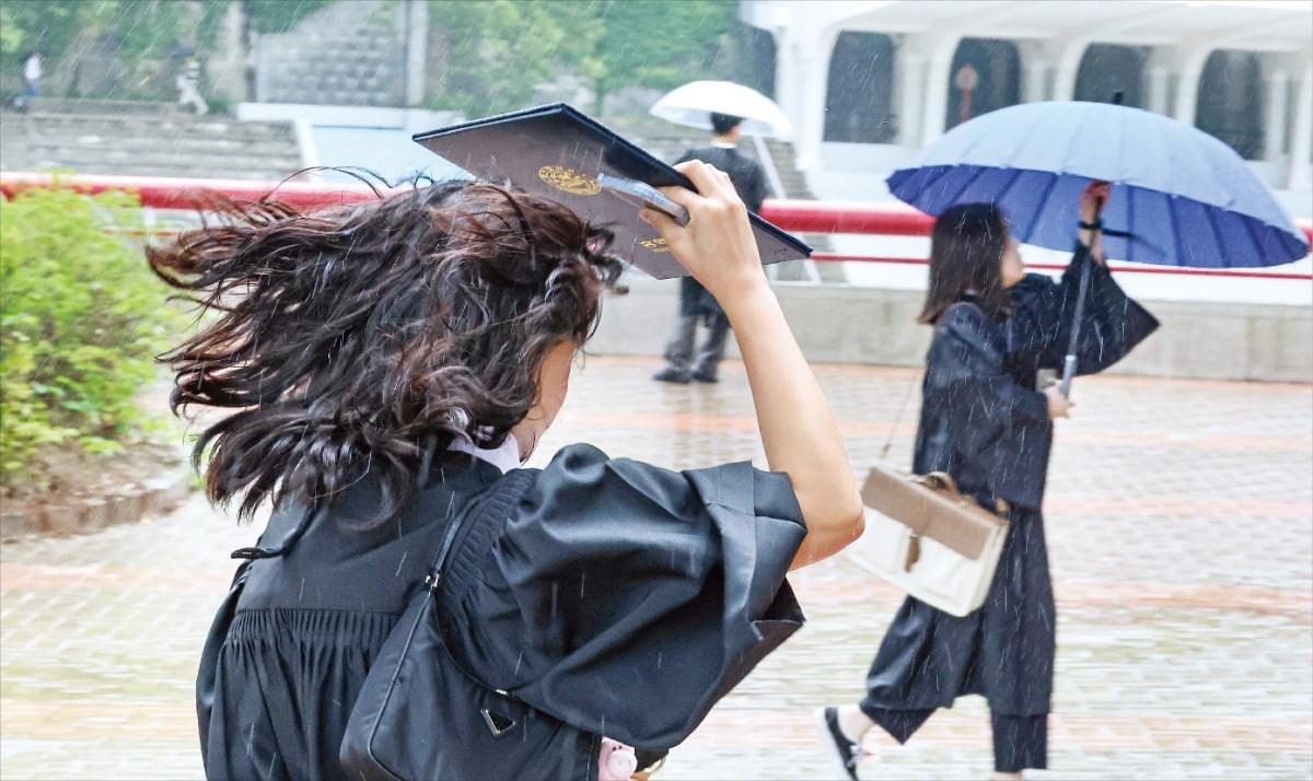 [포토] 시간당 100㎜…서울에 ‘기습 소나기’ 