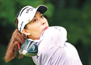 KLPGA 우승 노리는 LPGA 신인왕 티띠꾼