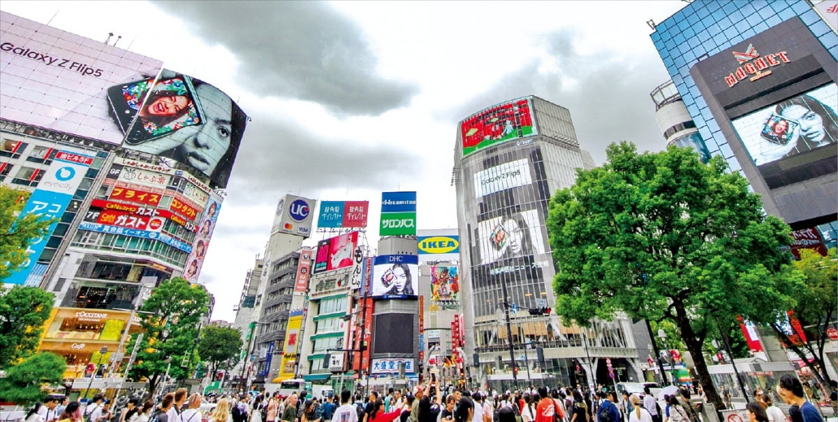 [포토] 日 출격 앞둔 갤럭시 Z5…도쿄 한복판서 옥외광고