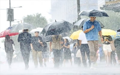 [포토] 주말까지 전국 곳곳 비…태풍 ‘하이쿠이’ 북상 중 