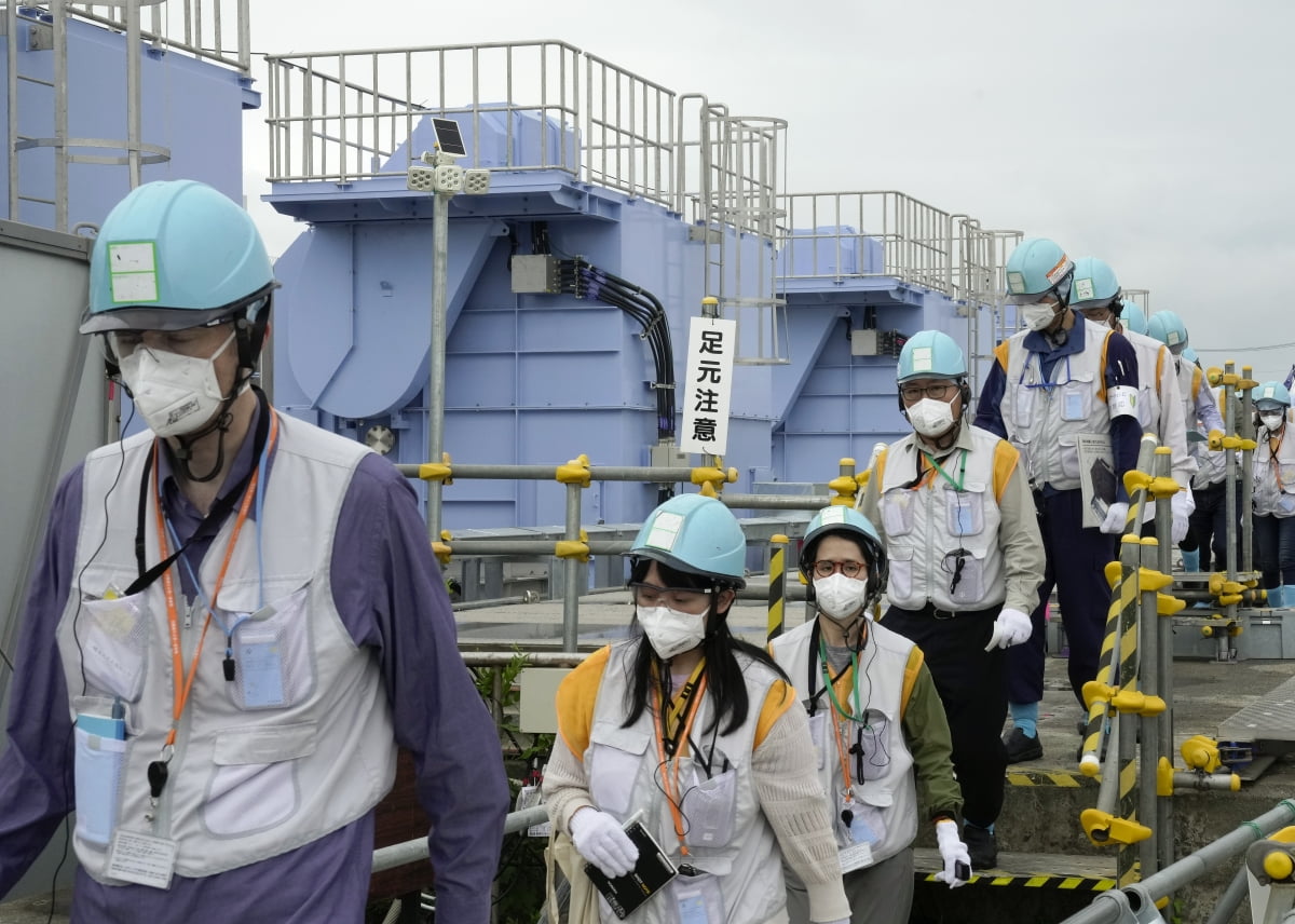 후쿠시마 제 1원전을 방문 취재하고 있는 외신 기자단.(사진=공동취재단)