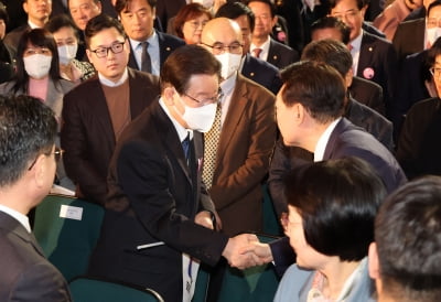 [속보] 살해 협박 받은 이재명 대표···테러범 "살해하지 않으면 폭탄 폭발"