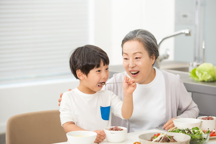 서울시, 손주 돌보는 조부모에 월 30만원···삼촌·이모도 수령 가능