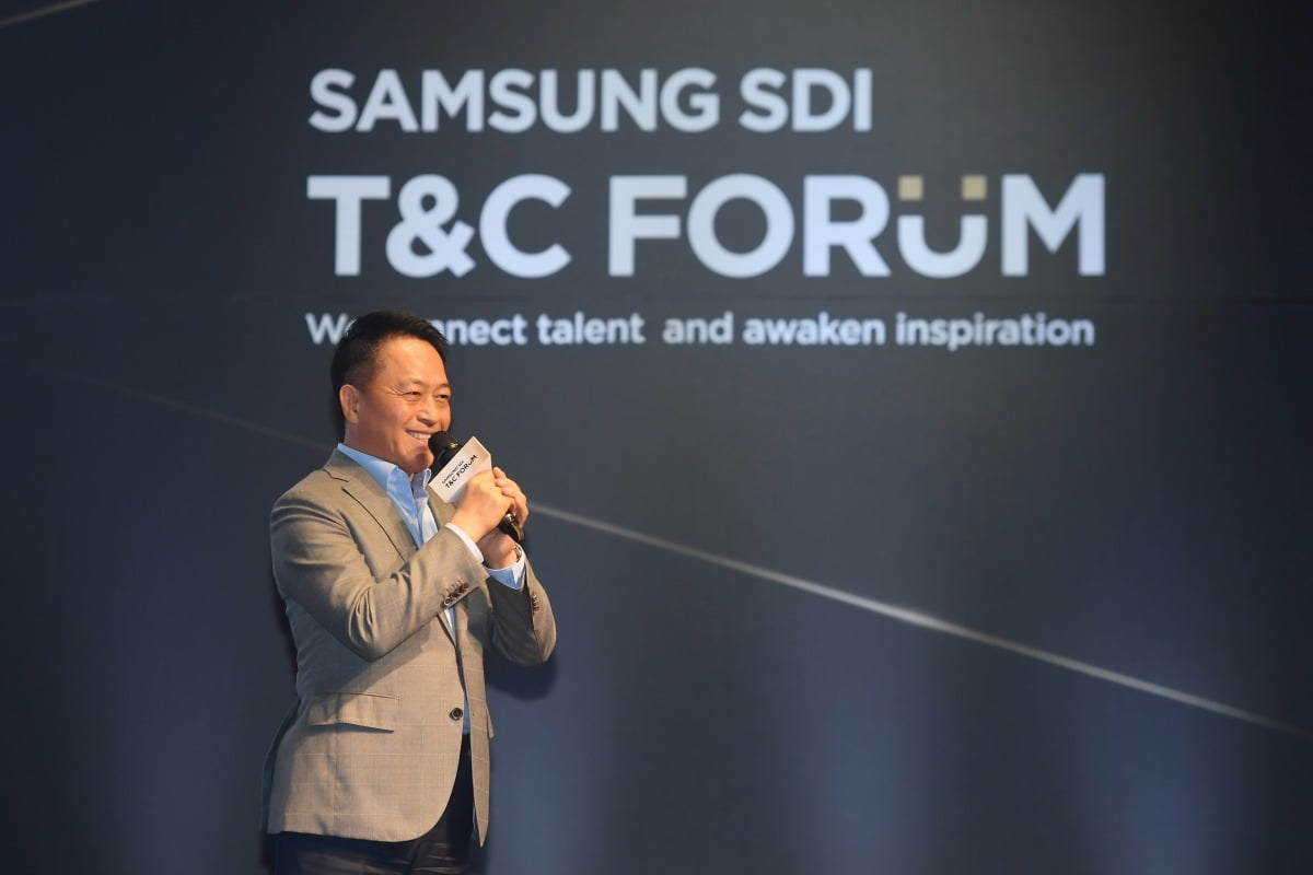 삼성SDI가 8월 18일에 개최한 '테크 & 커리어 포럼'에서 최윤호 사장이 환영사를 발표하고 있다. 사진=삼성SDI 제공