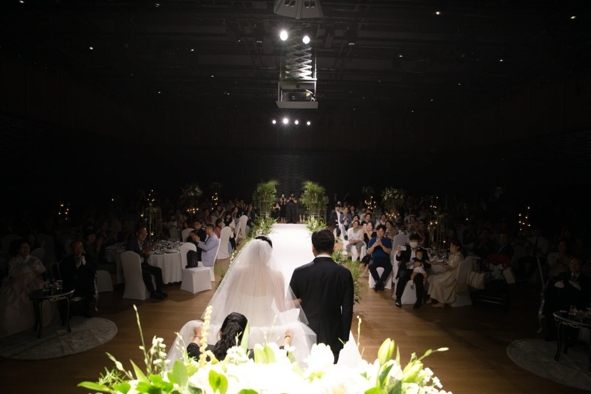 8월 26일 경기도 판교 HD현대 글로벌R&D센터에서 열린 사내 결혼식의 모습. 사진=HD현대 제공